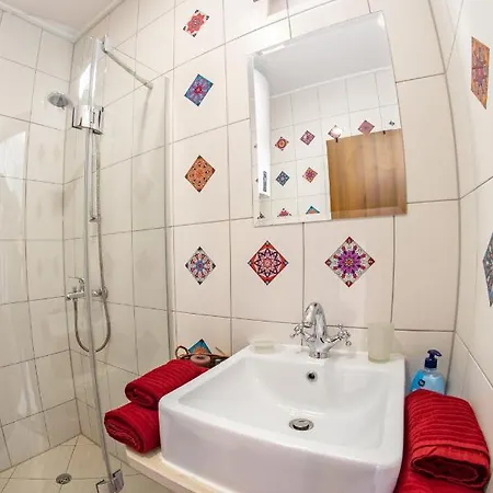 Gondola 1 Bdrm Flat In Cedar Iv *