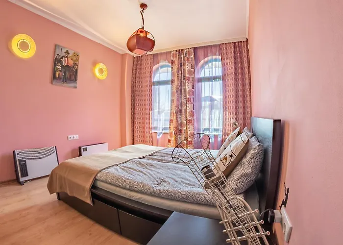 Gondola 1 Bdrm Flat In Cedar Iv * Banszko