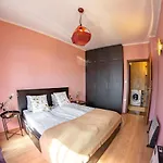Gondola 1 Bdrm Flat In Cedar Iv