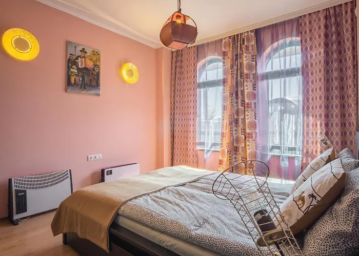 Gondola 1 Bdrm Flat In Cedar Iv Apartment