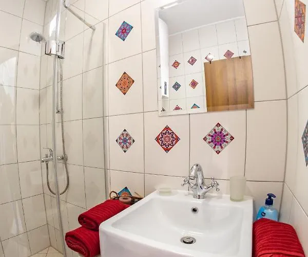 Gondola 1 Bdrm Flat In Cedar Iv *